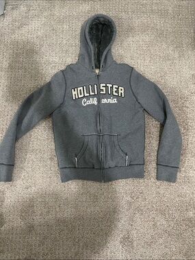 Hollister vintage original Y2K faux fur zip up hoodie.